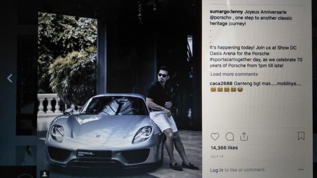 Gaya Denny Sumargo di Porsche 911