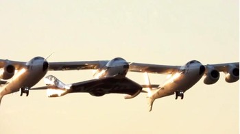 Tampak pesawat VSS Unity dibawa oleh pesawat induknya, WhiteKnight Two, menuju ke langit. Foto: Reuters