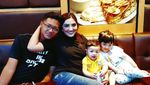 Kompak! Ini Momen Manis Azriel Hermansyah Saat Makan Bareng Ashanty