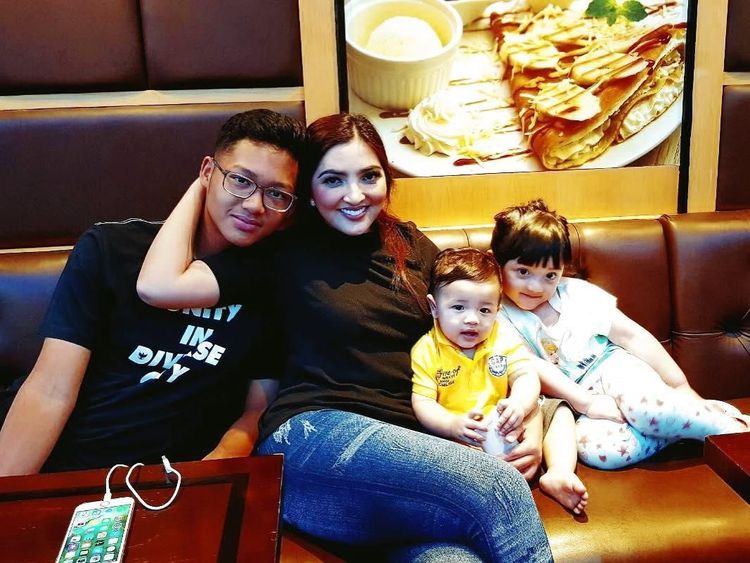 Kompak! Ini Momen Manis Azriel Hermansyah Saat Makan Bareng Ashanty