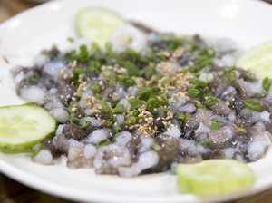 Belut dan Oktopus Bisa Dinikmati Hidup-hidup di Pasar Jagalchi