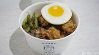 Mantul! Nasi Bebek dan Salted Egg Chicken Bowl di Sini