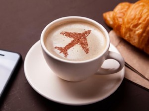 Sebaiknya Jangan Pesan Kopi Panas Saat di Pesawat, Ini Sebabnya