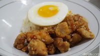 Mantul! Nasi Bebek dan Salted Egg Chicken Bowl di Sini