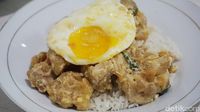 Mantul! Nasi Bebek dan Salted Egg Chicken Bowl di Sini