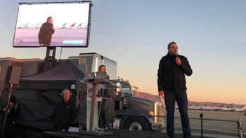 Tampak pula Enrico Palermo selaku presiden The Spaceship Company yang merupakan rekanan pabrikan Virgin Galactic. oto: Reuters