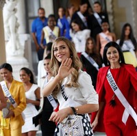 Masyarakat belum teredukasi dengan perbedaan. Itu yang membuatku go public. Aku disini bukan orang yang aneh, aku hanya punya cerita berbeda, seorang wanita yang datang dari latar belakang berbeda tapi aku tetaplah wanita sejati, ungkap Angela dalam wawancaranya dengan tabloid Spanyol 20 Minutos.  Foto: Narong Sangnak/REUTERS