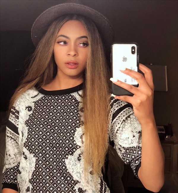 Ia mengaku sudah biasa diminta selfie bahkan dipotret tanpa izin karena dikira Beyonce, bahkan pernah dikejar oleh sejumlah Beyhive (sebutan untuk fans Beyonce) yang memaksa minta foto bareng (sur__b/Instagram) Ia mengaku sudah biasa diminta selfie bahkan dipotret tanpa izin karena dikira Beyonce, bahkan pernah dikejar oleh sejumlah Beyhive (sebutan untuk fans Beyonce) yang memaksa minta foto bareng (sur__b/Instagram)