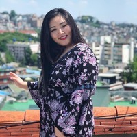 Taylor Tak merupakan model bertubuh gemuk yang populer dari Negeri Ginseng. Ia pun telah mengikuti serangkaian pemotretan dan pemodelan untuk majalah seperti cosmopolitan Korea serta Queen Size Magazine. Foto: Instagram @beyoutiful_taylort