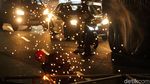 Langgar Aturan, Reklame di Jalan S. Parman Dipotong Kecil-kecil