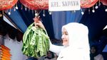 Pose Cantik Istri Bupati Gowa, Priska Paramita Saat Masak Bannang-Bannang