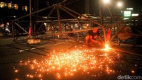 Hingga kini Pempov DKI terus melakukan penertiban papan iklan dibeberapa titik di Jakarta. Penertiban ini dilakukan pada malam hari.
