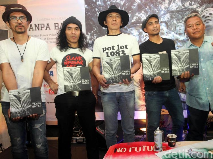 Aksi Slank di Pameran Buku Foto Tanpa Batas
