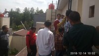 Jaksa Hendra Apriansyah yang bertugas di KPK menggugat Deddy Octo sebesar Rp 2,6 miliar terkait sengketa bertetangga. Gugatan dilayangkan ke PN Tangerang. Untuk mencari kebenaran formil, hakim PN Tangerang mengecek ke lokasi.  