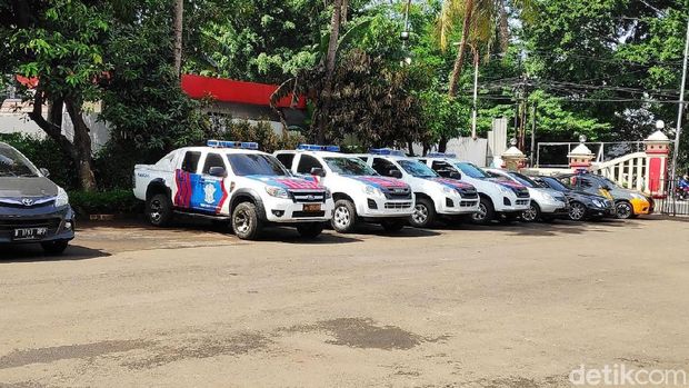 Motor dan Mobil Patroli Baru Terparkir di Polsek Ciracas