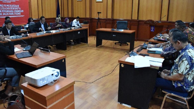 Kisruh Jalur Truk Batu Bara Sumsel Berakhir Damai di Kumham Kisruh Jalur Truk Batu Bara Sumsel Berakhir Damai di Kumham