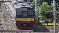 KRL Depok-Jakarta Hanya sampai Manggarai, Penumpang Numpuk di Stasiun