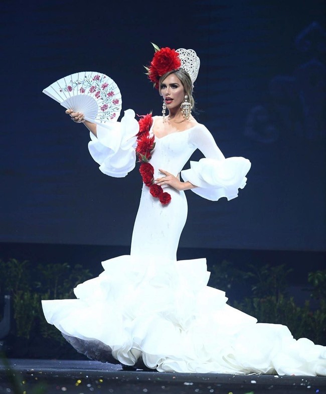 Jika menang, kemenangan tersebut akan jadi kemenangan untuk hak asasi manusia. Wanita trans sudah teraniaya sejak lama. Jika mereka memberikanku mahkota, maka itu akan menunjukkan wanita transgender sama seperti wanita lainnya, ungkap Angela kepada majalah Time. Foto: Instagram (@angelaponceofficial)