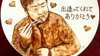 Jadi mau nih kalau wajahnya di lukis di atas piring dengan bahan cokelat oleh seniman asal Jepang ini. Foto: Instagram@norico0807