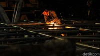 Penertiban ini buntut dari penyegelan yang sebelumnya dilakukan.