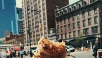 Ke New York makan croissant. Abel menyebut ini adalah croissant terenak yang pernah ia coba. Jadi penasaran ya? Foto: Instagram@abellyc