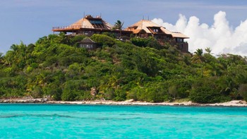 Branson memiliki pulau sendiri bernama Necker Island yang kadang ia tinggali dan bisa juga disewa. Pulau ini dibelinya pada tahun 1979. Foto: istimewa