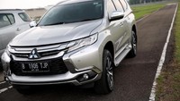 Mitsubishi Pajero Sport berada di tempat ke-15. Sebanyak 1.561 unit Pajero Sport terkirim ke diler-diler Mitsubishi seluruh Indonesia. Foto: Rachman Haryanto