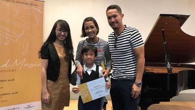 Tetap Harmonis, Melanie Putria dan Angga Nonton Anak 