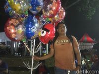 Nurwali (32) pedagang balon