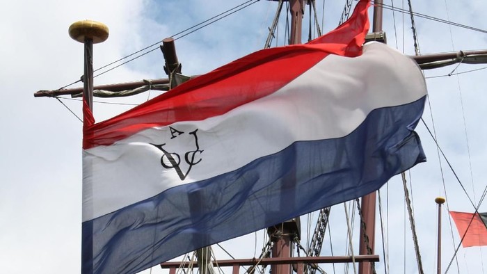 Replika kapal VOC di Amsterdam (McKarri/Wikimedia Common)