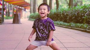 7 Potret Matahari Pendul, Anak Shareefa Daanish yang Menggemaskan