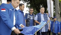 Bendera hingga spanduk Partai Demokrat (PD) di Pekanbaru, Riau, dirusak orang tak dikenal. 