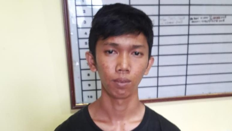 Ini Tampang Pelaku Perusak Baliho SBY di Pekanbaru Ini Tampang Pelaku Perusak Baliho SBY di Pekanbaru