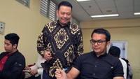 Ketua Dewan Pembina Peradi Otto Hasibuan meninjau ujian profesi advokat 2018 di Universitas Tarumanagara, Jakarta, Sabtu (15/12/2018). Pool/Peradi.
