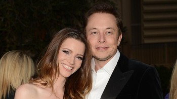 Setelah berpisah dengan Justine, tak butuh waktu lama bagi Elon berpindah ke lain hati. Ia berpacaran dengan model cantik asal Inggris, Talulah Riley, pada tahun 2008 itu juga. Foto: Jason Merritt/Getty Images