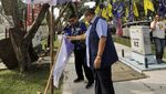 Potret Sedihnya SBY Baliho-Bendera PD Dibuang ke Parit