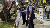 Saya ini bukan capres, saya tidak berkompetisi dengan Bapak Presiden Jokowi. Saya sebagai pemimpin Partai Demokrat berikhtiar, berjuang, dengan cara-cara yang baik, yang amanah, sesuai dengan yang diatur dalam konstitusi dan UU tapi kenyataan ini yang kami dapatkan, ujar SBY. 