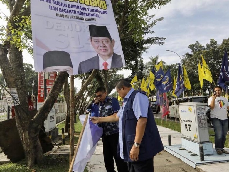 PDIP vs PD Soal Rusaknya Baliho SBY PDIP vs PD Soal Rusaknya Baliho SBY
