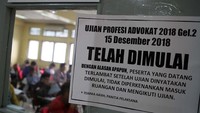Ujian profesi advokat 2018 Peradi digelar serentak di 34 kota di seluruh Indonesia dan diikuti ribuan peserta. Pool/Peradi.