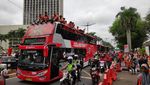 Foto: Kemeriahan Pawai Persija Juara hingga Serahkan Trofi ke Anies