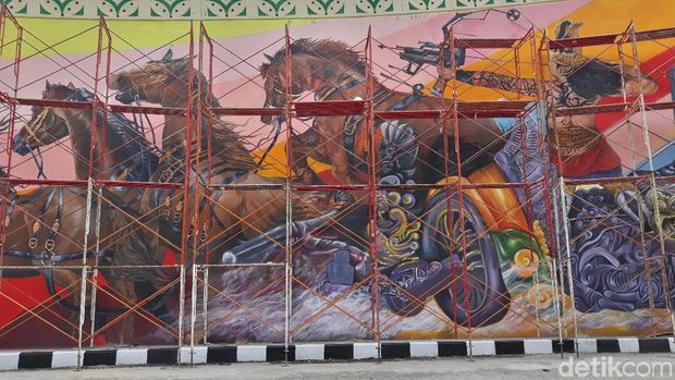 Ini Dia Mural Klasik Futuristik 'Pembungkus' Flyover Manahan Solo 