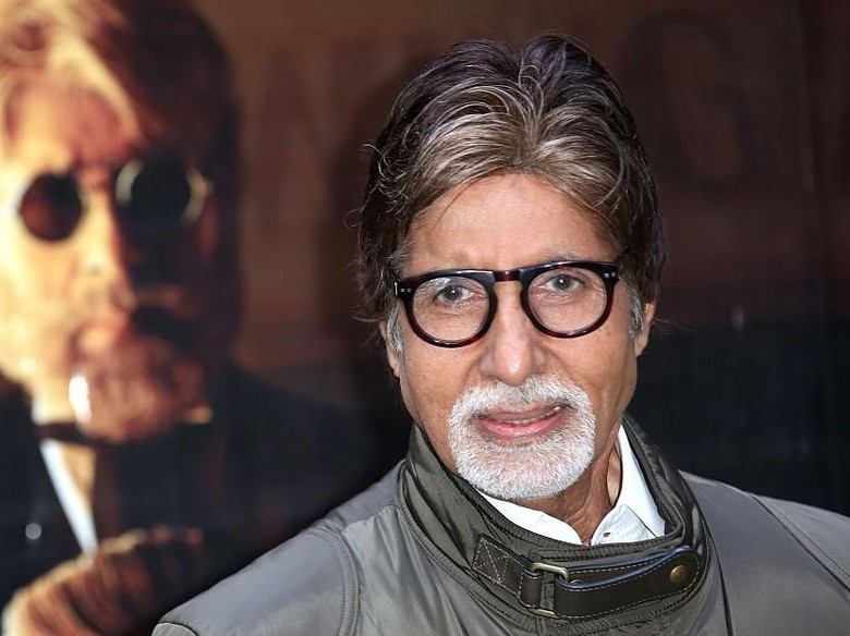 Amitabh Bachchan Kembali Tepati Janji Lunasi Utang 2.000 Petani Amitabh Bachchan Kembali Tepati Janji Lunasi Utang 2.000 Petani