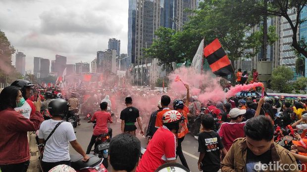 Pawai Persija Juara, The Jakmania Penuhi Jalan Jenderal Sudirman