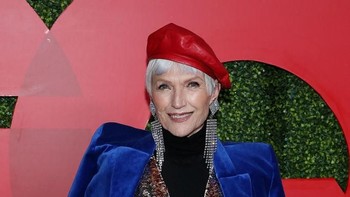 Elon Musk punya rasa cinta istimewa pada perempuan ini. Jelas, sosok ini adalah Maye Musk, ibunda Elon. Maye (70 tahun) merupakan model kondang yang sudah berkarier selama 50 tahun di bidang tersebut. (Foto: Phillip Faraone/Getty Images)