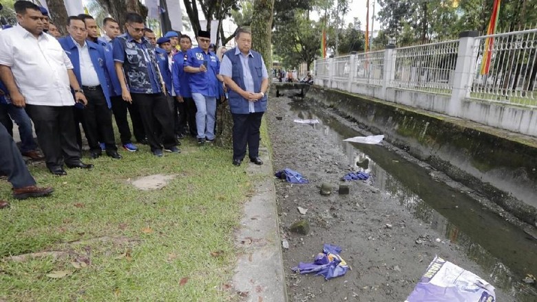 Fakta-fakta Perusakan Baliho di Pekanbaru yang Bikin SBY Sedih Fakta-fakta Perusakan Baliho di Pekanbaru yang Bikin SBY Sedih
