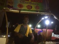 Sutia pedagang kerak telor