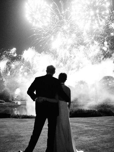 Kartu Natal Meghan Markle & Pangeran Harry Dikritik, Seperti Sampul Majalah