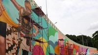 Solo juga memiliki mural lain, lho. Lokasinya di flyover Manahan Solo. (Bayu Ardi Isnanto/detikcom)