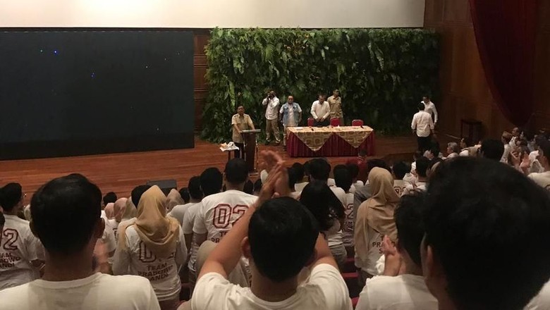 Prabowo: Kenapa Orang Takut Ganti Presiden? Prabowo: Kenapa Orang Takut Ganti Presiden?