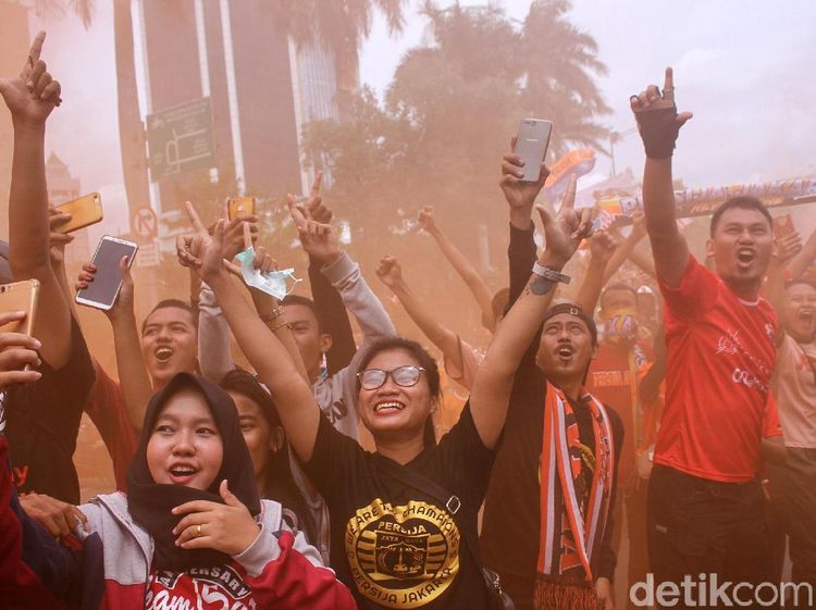Ekspresi The Jakmania Sambut Sang Juara